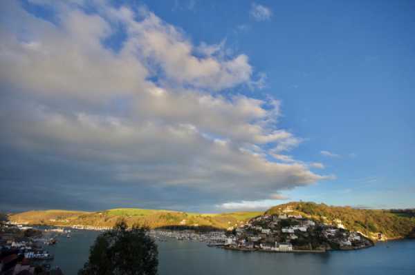 10 January 2021 - 15-37-37
Strong evening light just before sundown lighting up the eastern bank of the river.
------------------------
Kingswear general view,